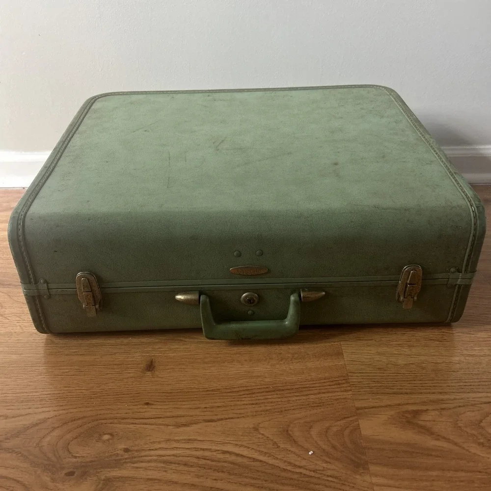 Vintage 1950s Taperlite Green Leather Suitcase Green   L 21 x W 17 x H 7 No Key